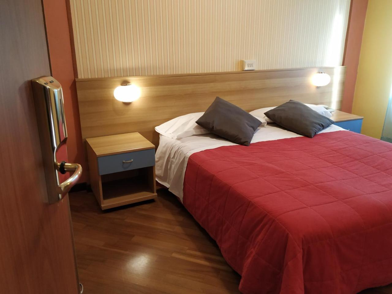 Augusta Albergo B&B Камольи Экстерьер фото