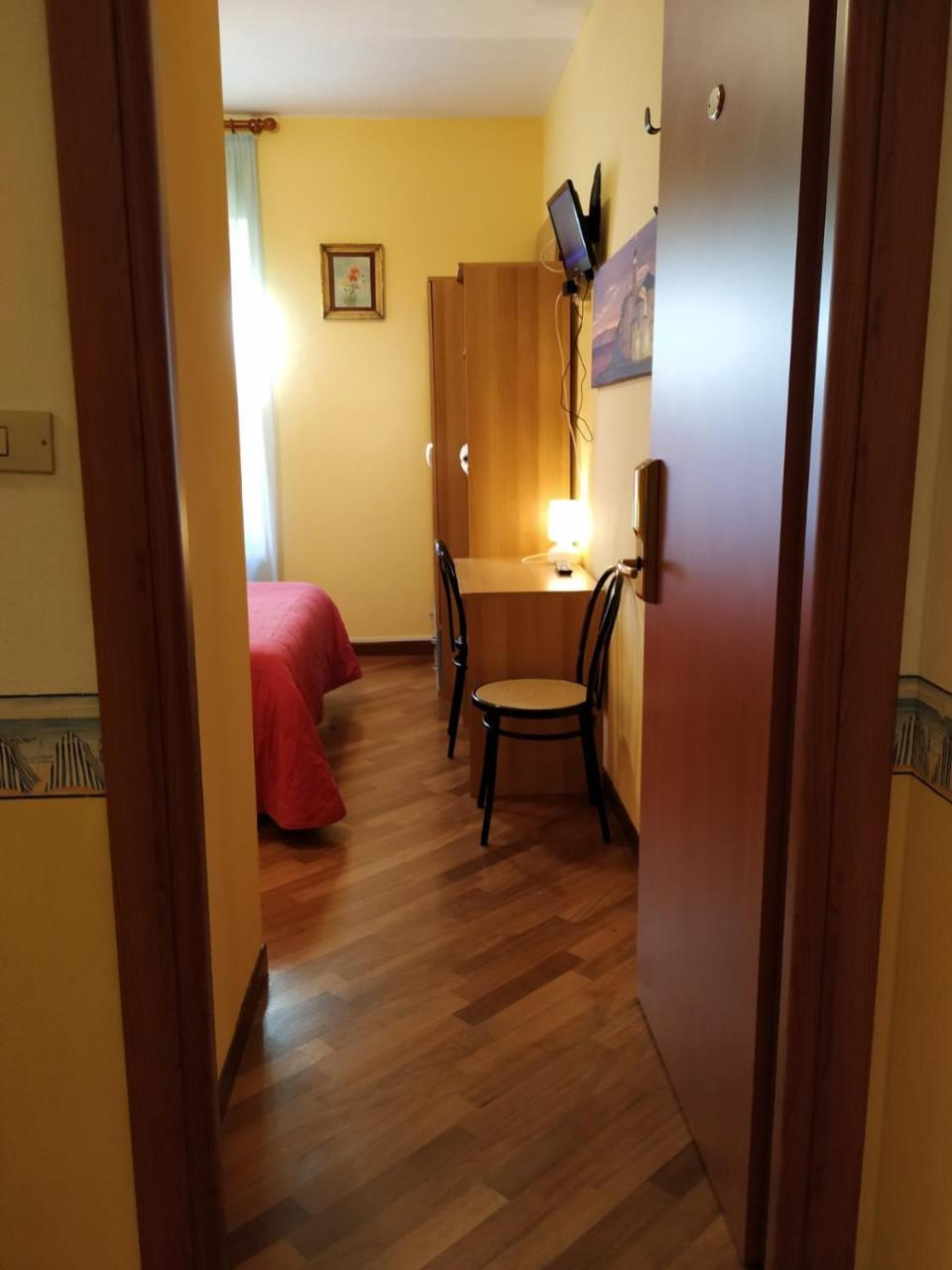 Augusta Albergo B&B Камольи Экстерьер фото